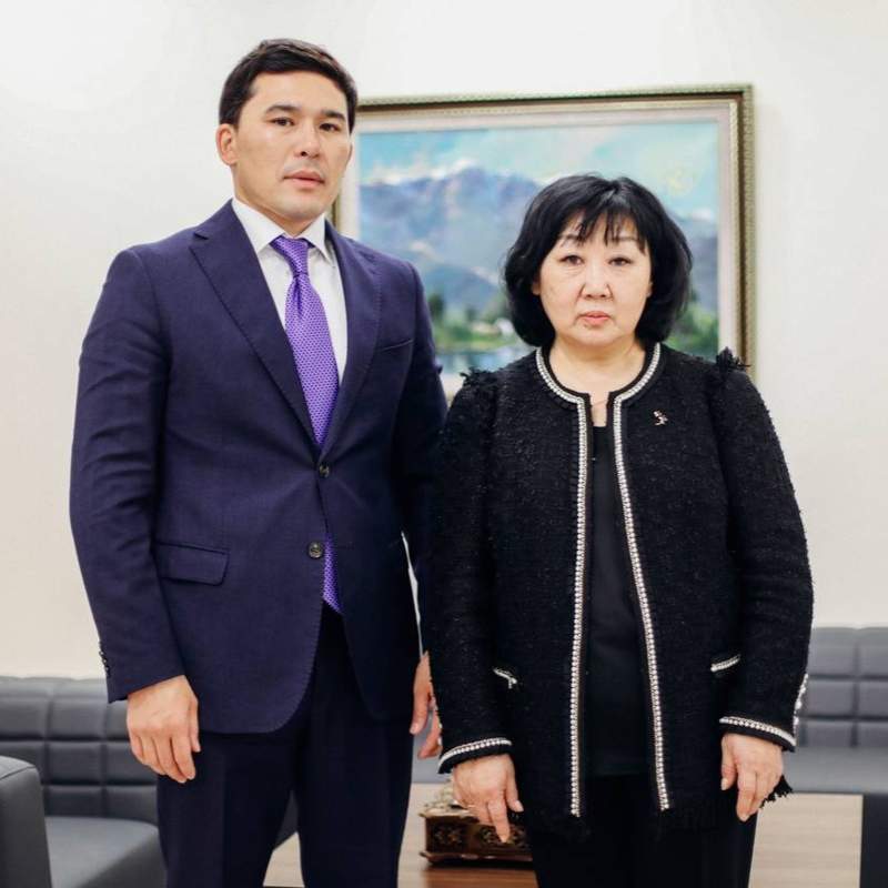 Денис Тен анасы