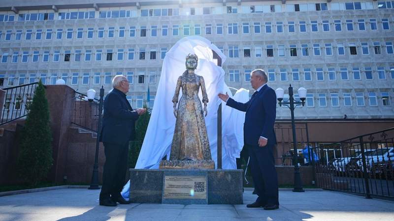 «Тұрандот» мүсіні 