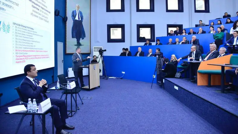 министр Саясат Нұрбек 