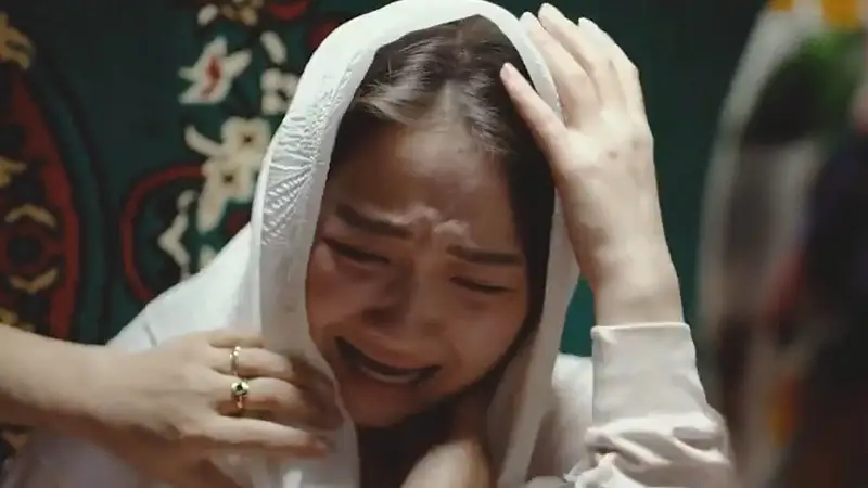 Көшедегі жыныстық қатынас шынайы Ануста саусақтың суреті