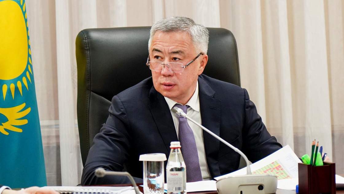 министр