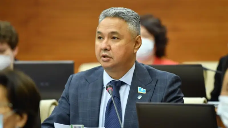 Азат Перуашев