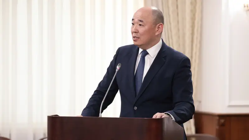 Қанат Шарлапаев