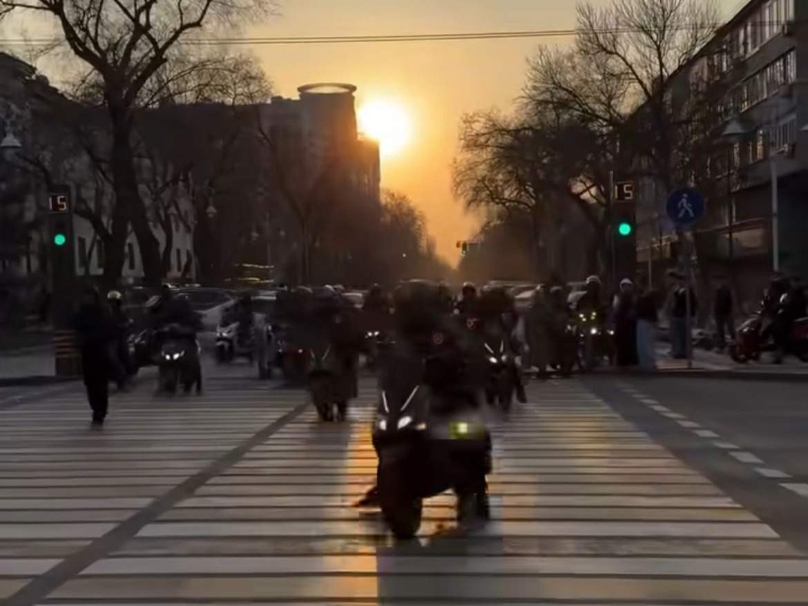 мопед жүргізушілері