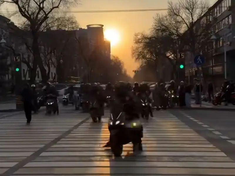 мопед жүргізушілері