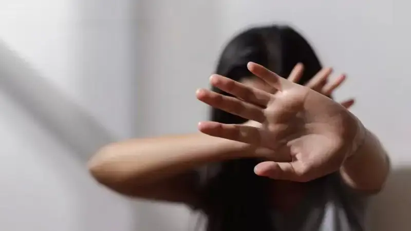 Қыз жыныстық қатынасқа демеуші іздейді.