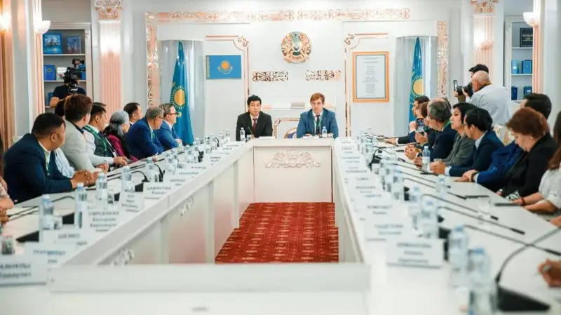 үздік роман авторы