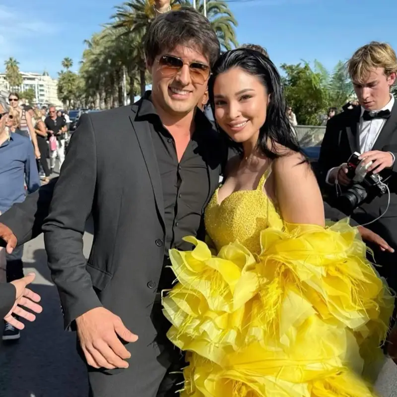 Жасырын камерадан араб ерлі-зайыптыларының төсекте жыныстық қатынасқа түспек болғанын көрсетеді.