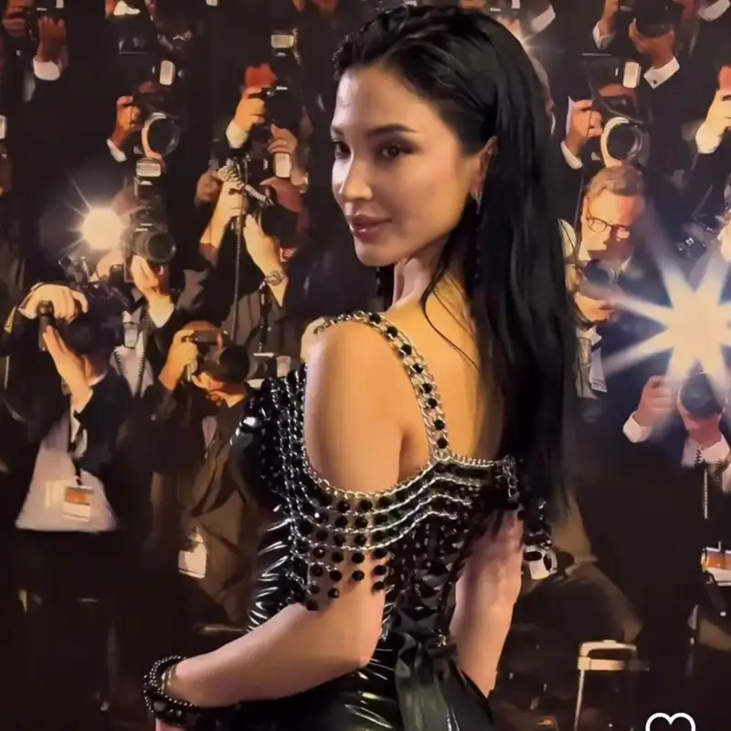 Хатшысын мастурбация жасап жатқанда ұстады