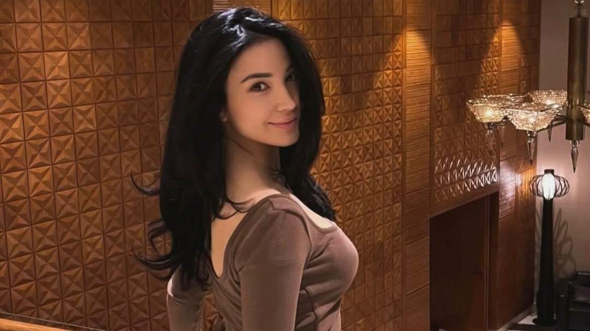 Саунадағы порно оргиялар Ер адам дилдо бар әйелді трахает