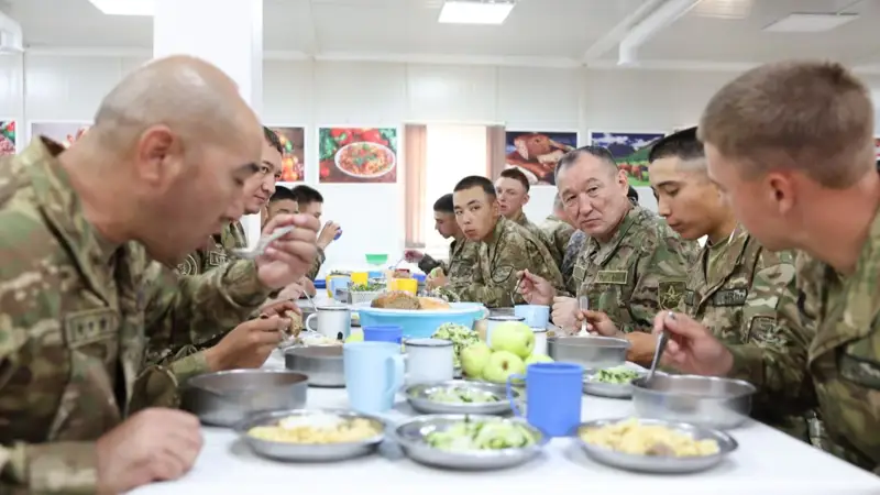 әскери қызметшілердің тамақтануы