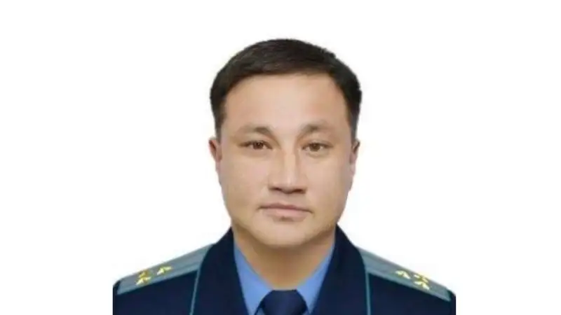 Ерлер дәретханасындағы жасырын мини камера порно