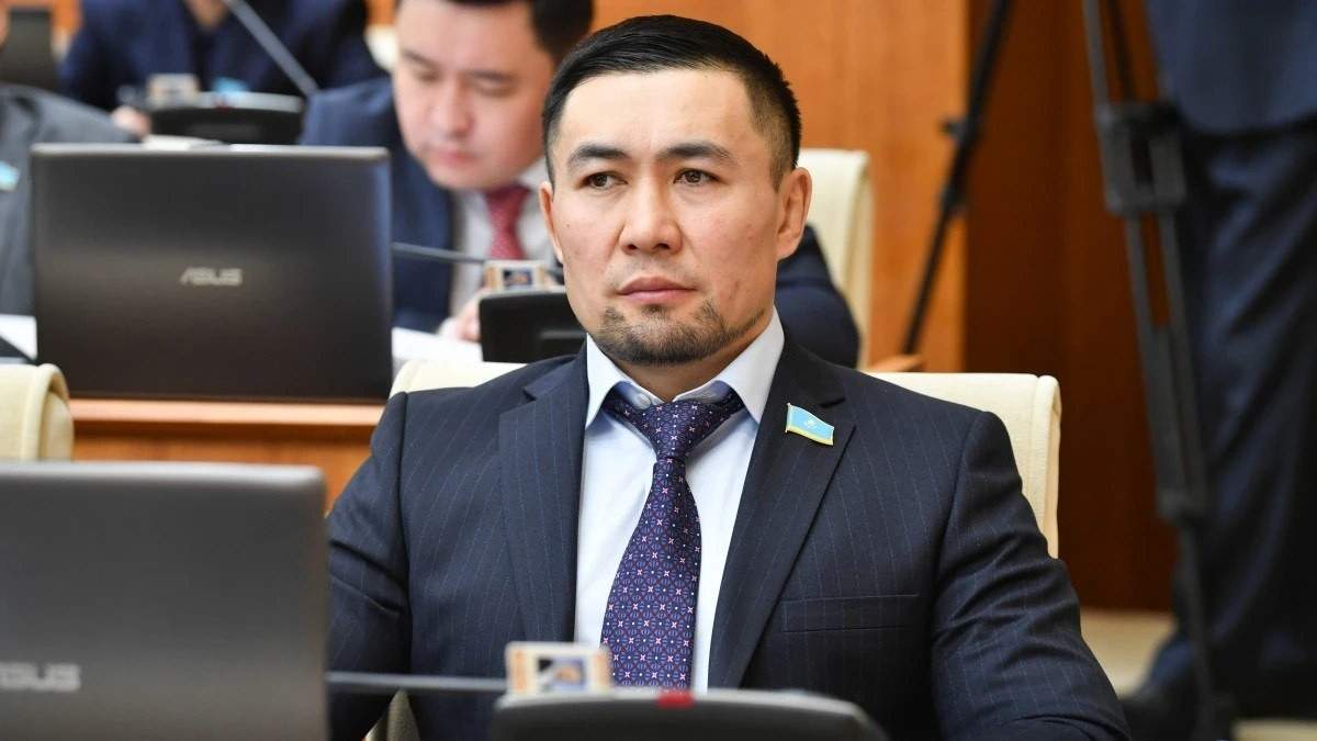 Мен көршімді асханада жаттықтым