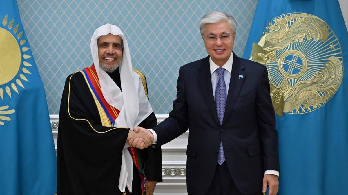 Мен ұйықтап жатқан әйелдің аузына келдім