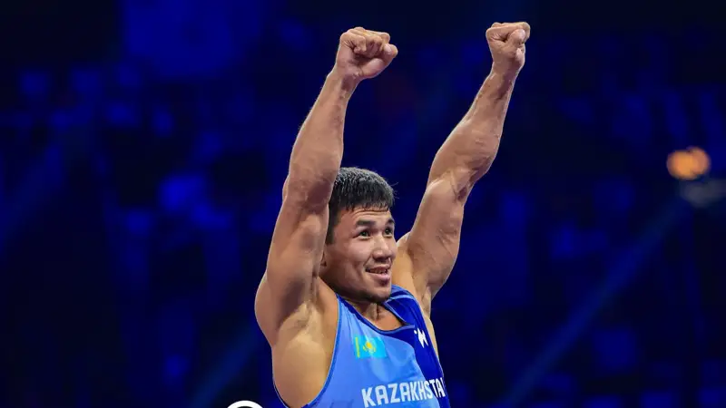 Настя Каменскихтің кеудесі мен емшегі ашық