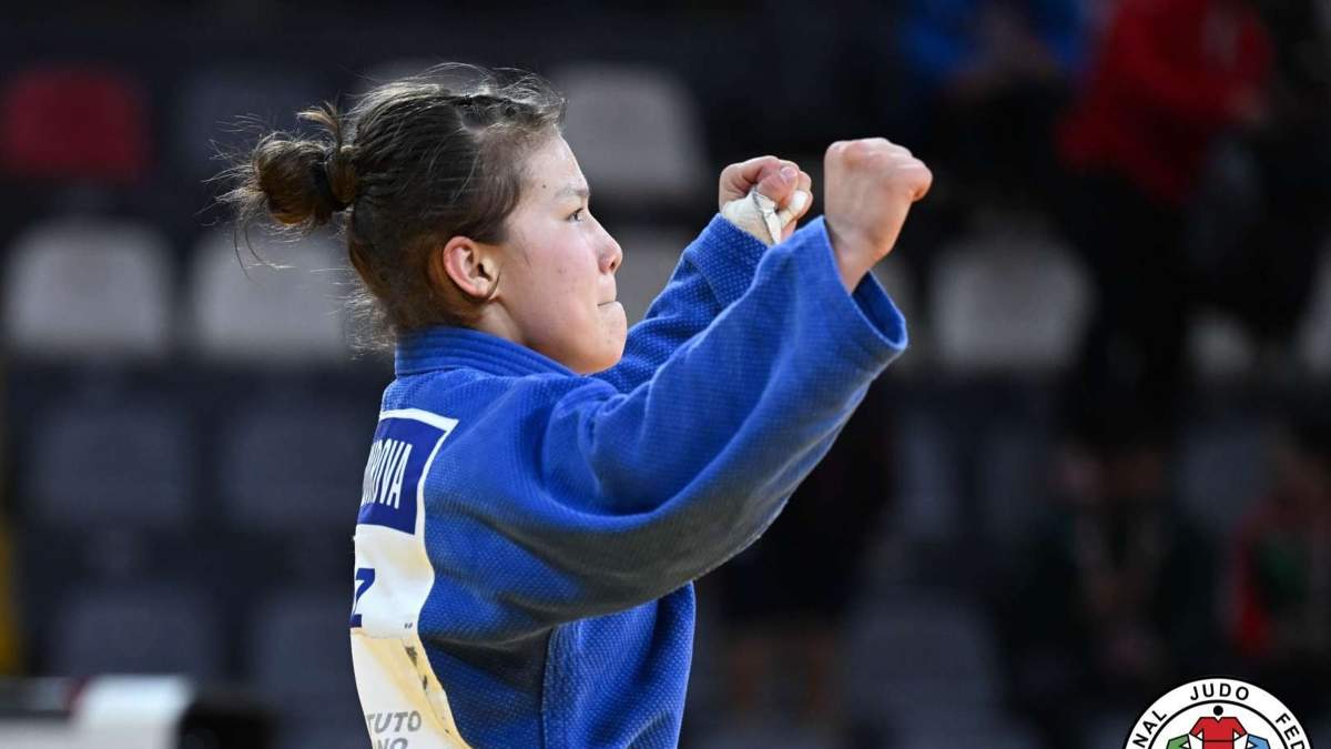 Даша Астафьева камера алдында жыныстық қатынасқа түсуде Даша Астафьева камера алдында жыныстық қатынасқа түсуде