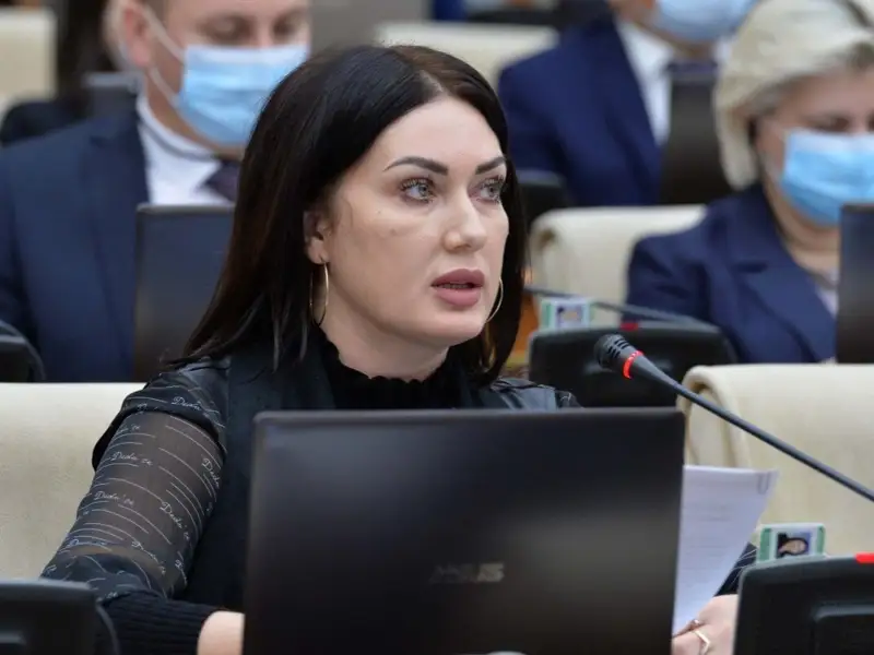 Толық жалаңаш кемпірлер