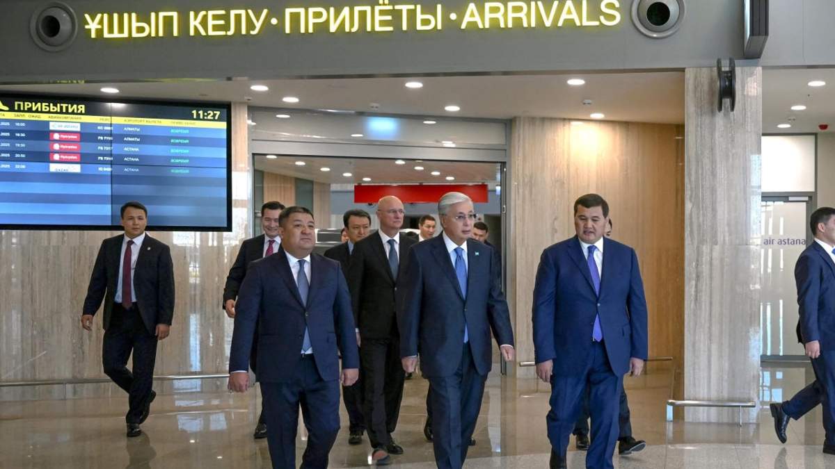 Жалаңаш кеуделі қыздар Әйелі басқа әйелмен ұйықтағанда порно