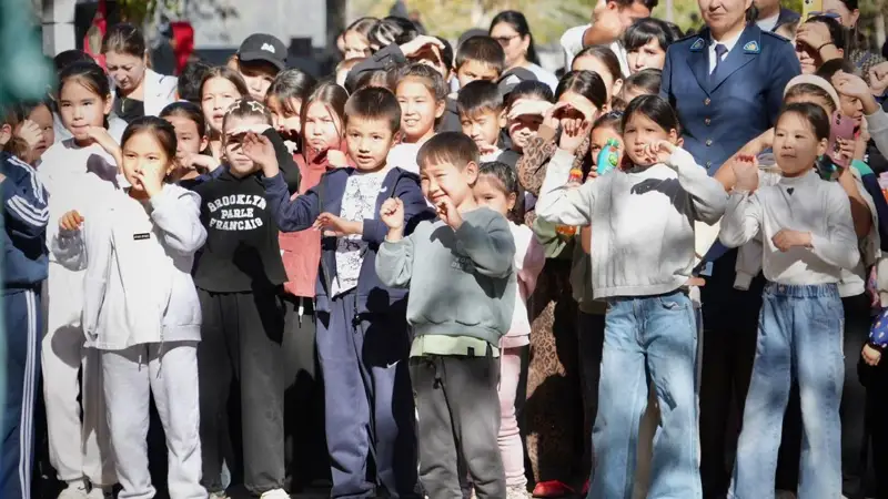 Шәует және ммф туралы GIF-ті қараңыз