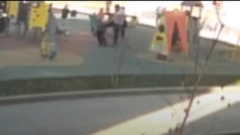 Ер адам баланы тепті