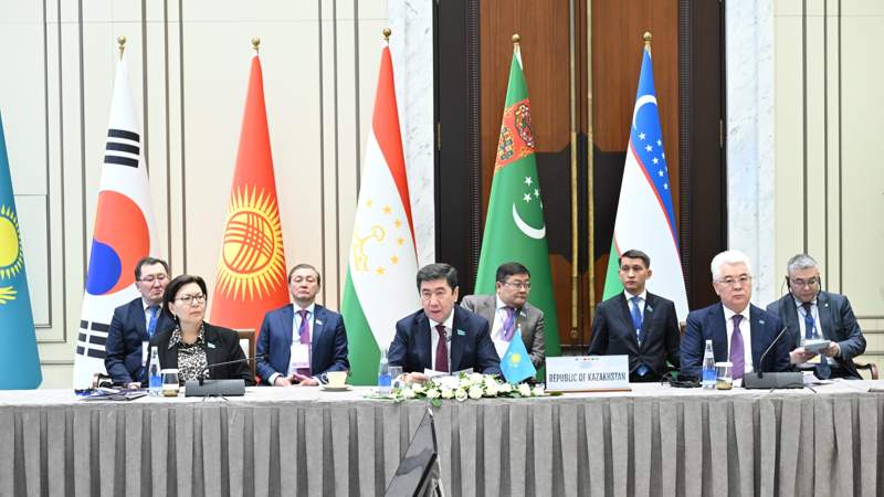 Мәжілістің Баспасөз қызметі. Суретті түсірген Ж. Жұмабеков Мәжілістің Баспасөз қызметі. Суретті түсірген Ж. Жұмабеков