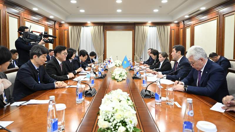 Мәжілістің Баспасөз қызметі. Суретті түсірген Ж. Жұмабеков Мәжілістің Баспасөз қызметі. Суретті түсірген Ж. Жұмабеков