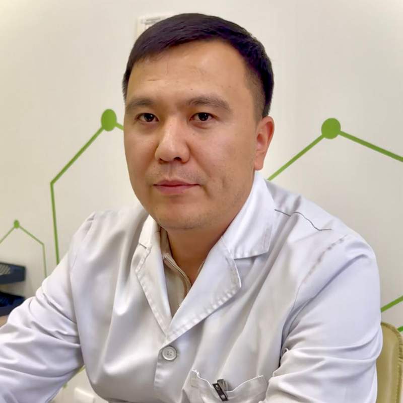 онколог Өмірсерік Қарқын