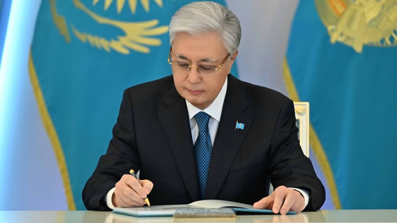 Қасым-Жомарт Тоқаев қол қою
