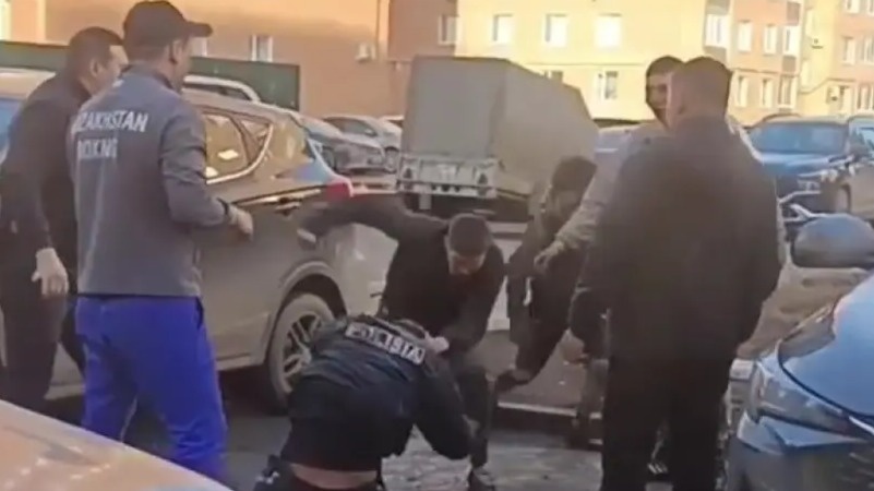 Полиция қызметкері 