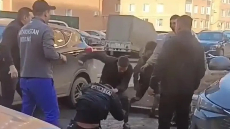 Полиция қызметкері 