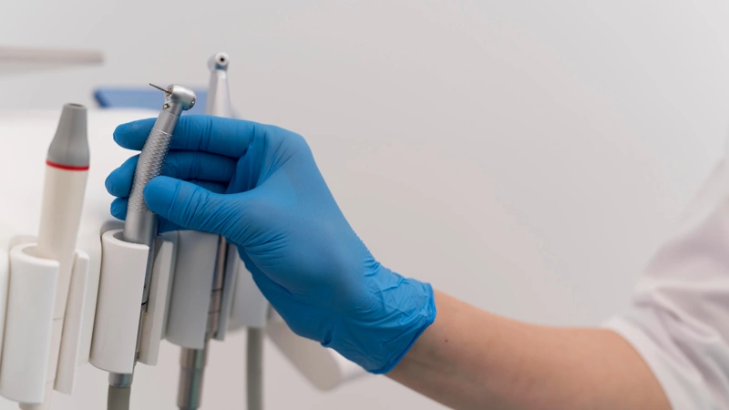 Стоматолог