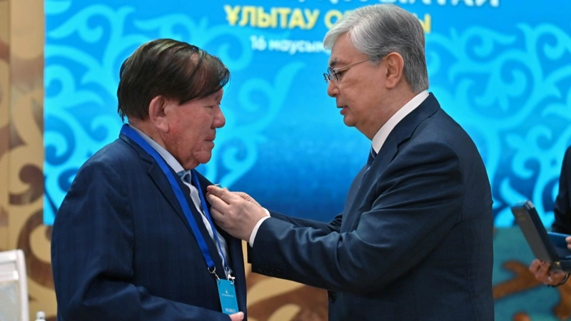 Тоқаев, Шаханов