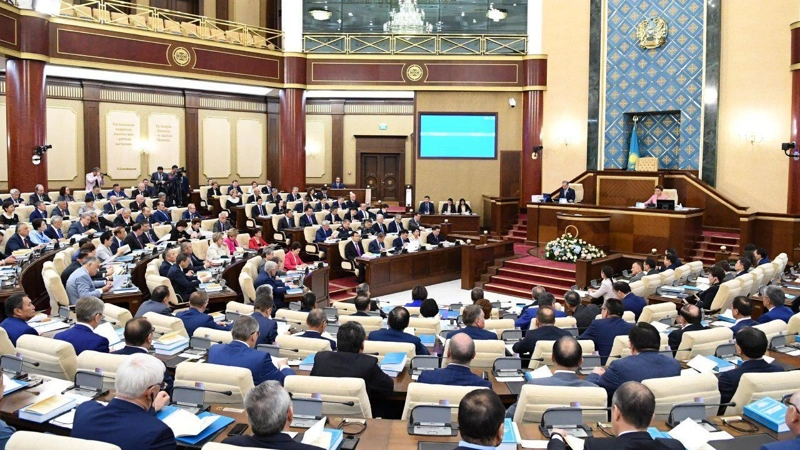 Парламент отырысы