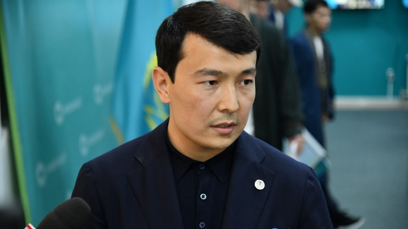 Олжас Әжібеков