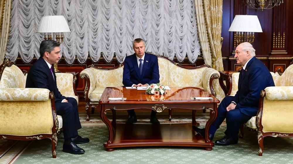 Олжас Бектенов, Александр Лукашенко
