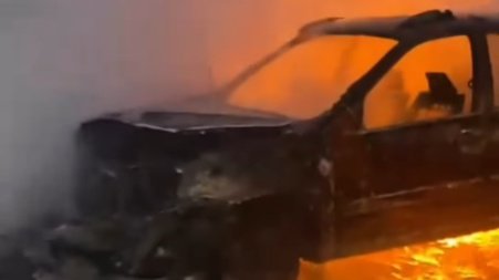Өртке оранған автокөлік